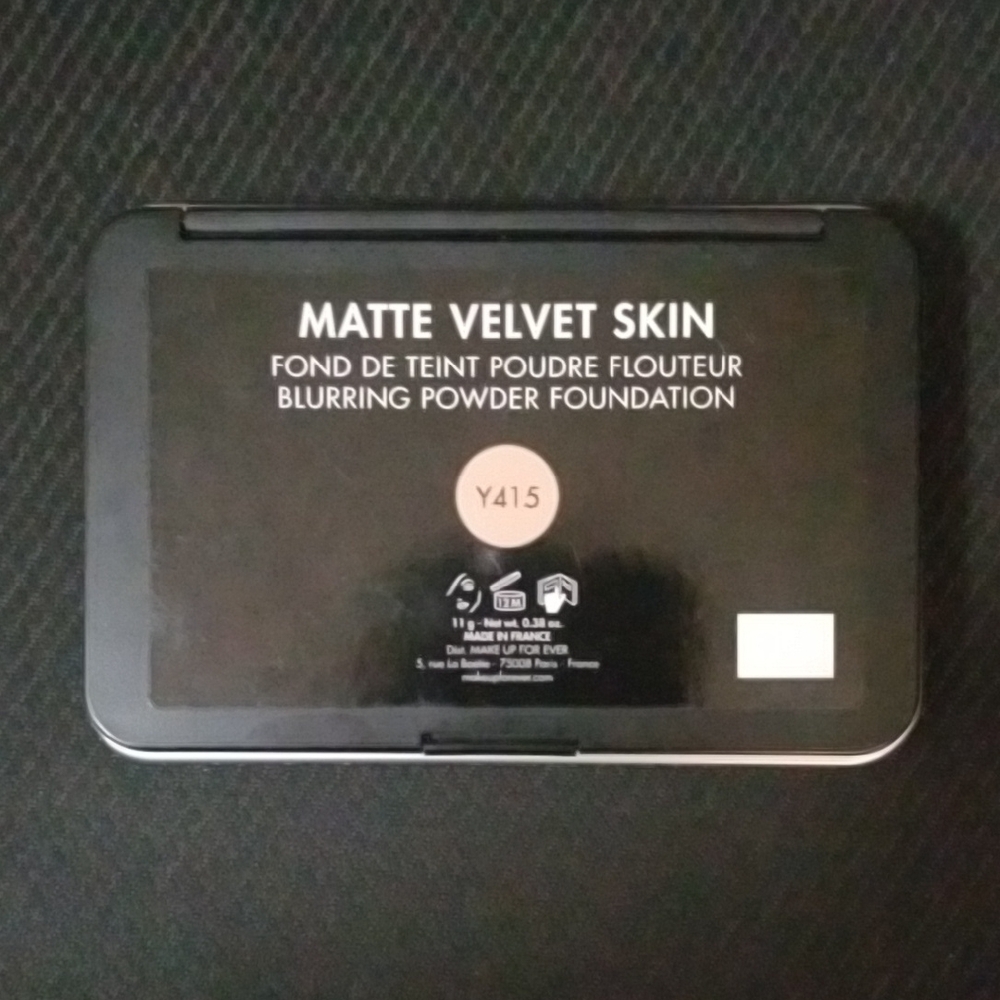 Makeup Forever Professional Compact in Black